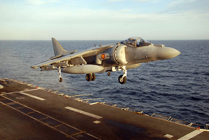 800px-Spanish_Navy_AV-8B_Harrier_II_070223-N-3888C-004.jpg