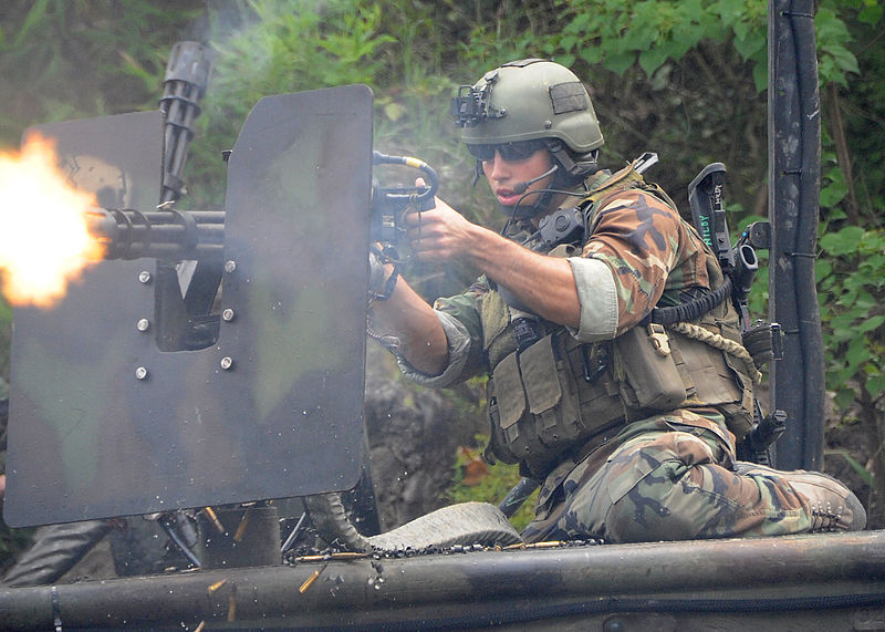 800px-U.S._Navy_special_warfare_combatant-craft_crewmen_%28SWCC%29%2C_Special_Boat_Team_22_conducts_training_16_AUG_09.jpg