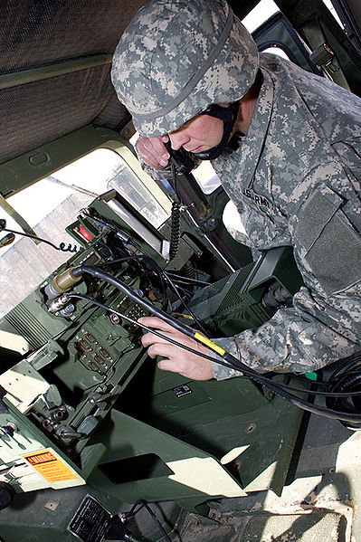 399px-Exelis_SINCGARS_in_HMMWV.jpg