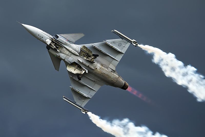 800px-Saab_JAS-39C_Gripen%2C_Sweden_-_Air_Force_AN2279593.jpg