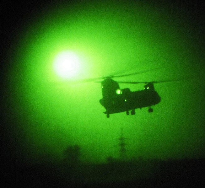 653px-CH-47_Chinook_flying_night_vision.jpg
