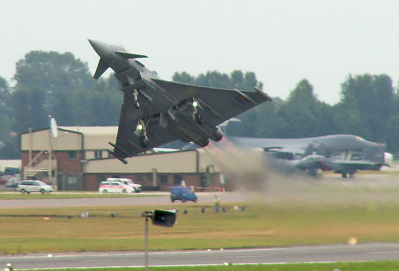 800px-Eurofighter_Typhoon_take-off.jpg