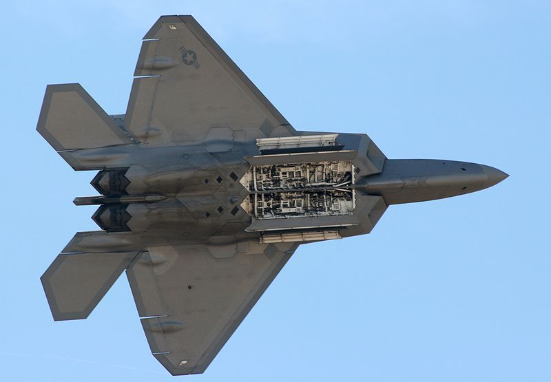 800px-F-22_Raptor_Internal_Weapons_Bay.jpg