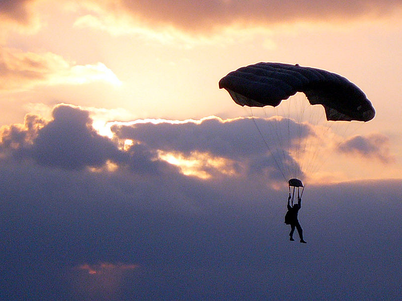 800px-MARSOC_parachutist.jpg