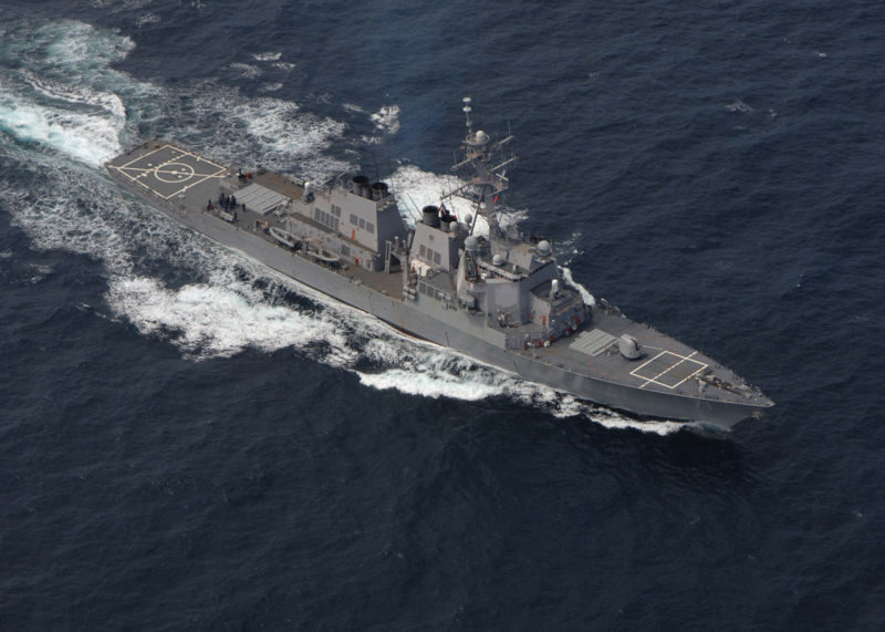 800px-USS_Ross_%28DDG-71%29.jpg