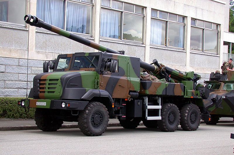 800px-CAESAR_%28camion_%C3%A9quip%C3%A9_d%27un_syst%C3%A8me_d%27artillerie%29_1.jpg