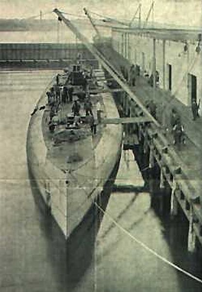 416px-Merchant_Submarine_Deutschland_at_New_London_port.jpg