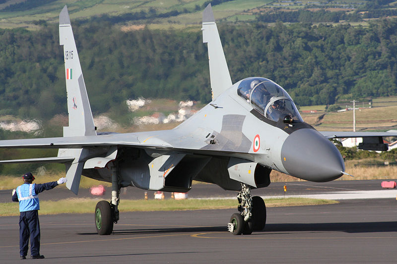 800px-SU-30_MKI_Lajes.JPG