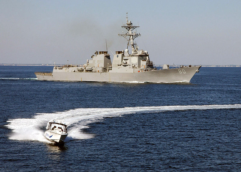 800px-USS_Roosevelt_%28DDG-80%29_2004.jpg