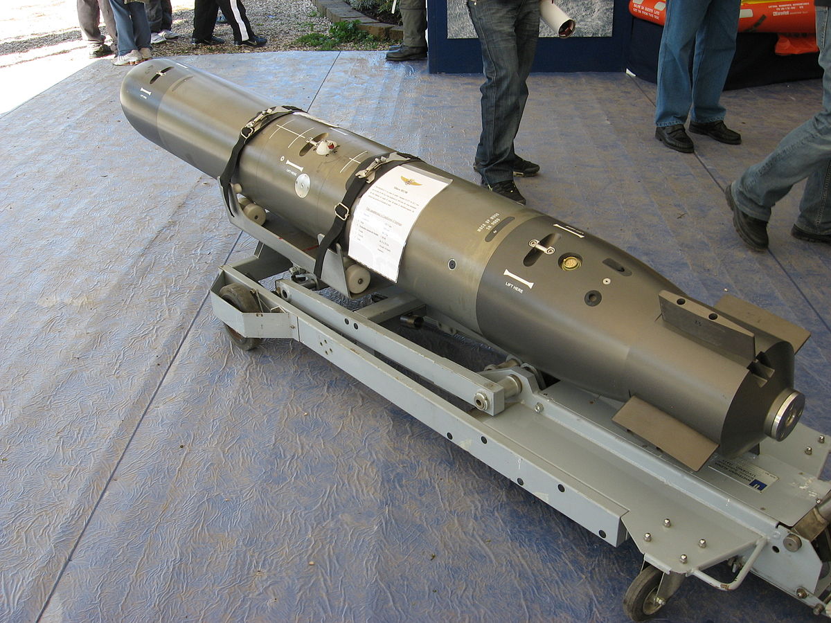 1200px-MU90_torpedo_02.jpg