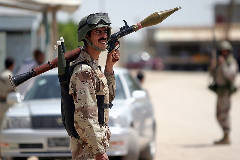 800px-ISF_member_armed_with_RPG-7.jpg