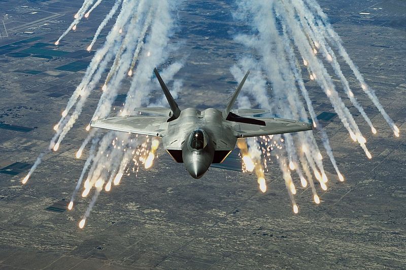800px-F-22_flares.jpg