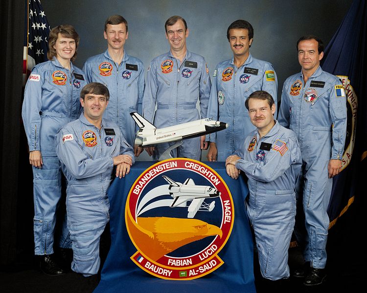 750px-Portrait_of_STS_51-G_crew.jpg