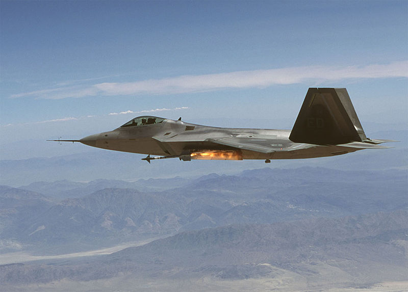 800px-F-22_fires_AIM-9X.jpg