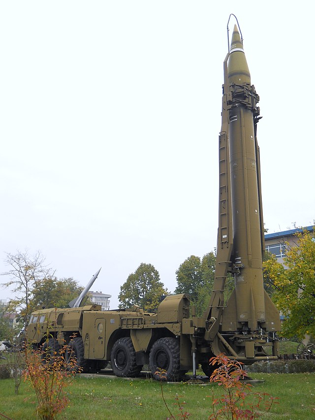 640px-Scud_missile_on_TEL_vehicle%2C_National_Museum_of_Military_History%2C_Bulgaria.jpg