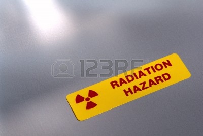 1703825-radiation-tiquette-de-risque-sur-l-39-quipement-industriel.jpg