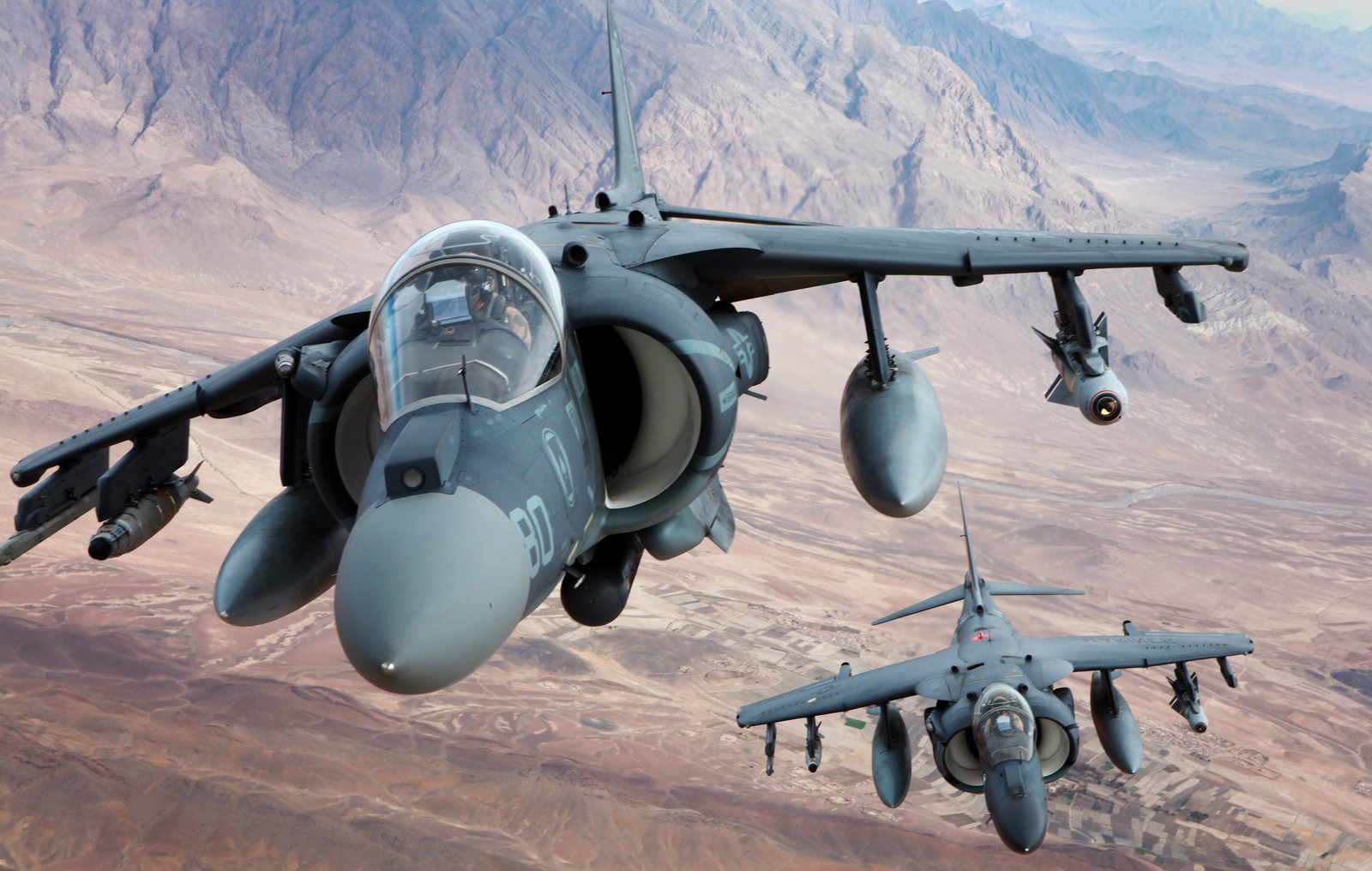 1626-airplane-desert-military-Harrier-aircraft-AV-8B_Harrier_II.jpg