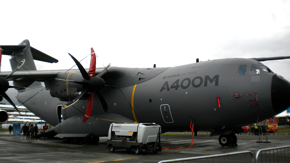 120711151037_farnborough2_air_show_10_976x549_bbc_nocredit.jpg
