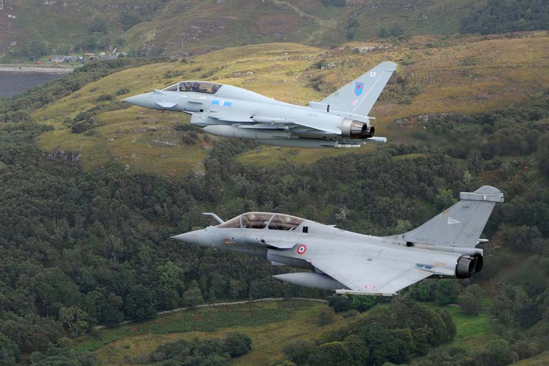 Typhoon-e-Rafale-sobre-a-Esc%C3%B3cia-foto-via-MD-Reino-Unido.jpg