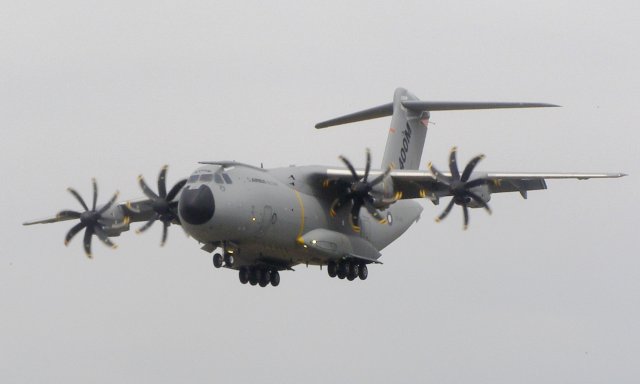List_of_military_aircraft_on_display_at_Paris_Air_Show_2015_640_005.jpg