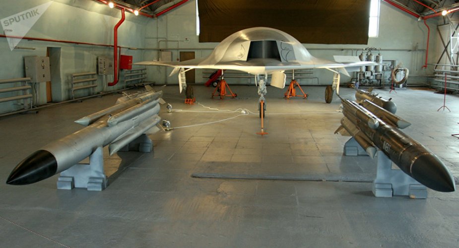 Sukhoi_Okhotnik_UCAV_could_%20by_year_end_001.jpg