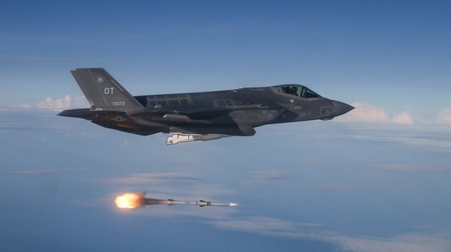 USAF_kicks_of_TES_kicked_off_F-35_Initial_Operational_Test_and_Evaluation_001.jpg