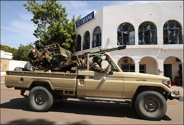 jeep_ZU-23-2_chadian_army_soldiers_05022008_news_001.jpg