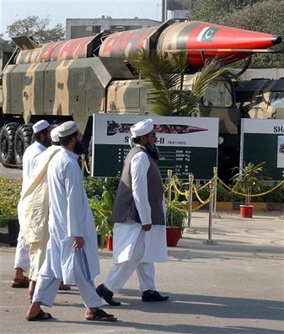 Shaheen_II_missile_Pakistan_22112006_news_001.jpg