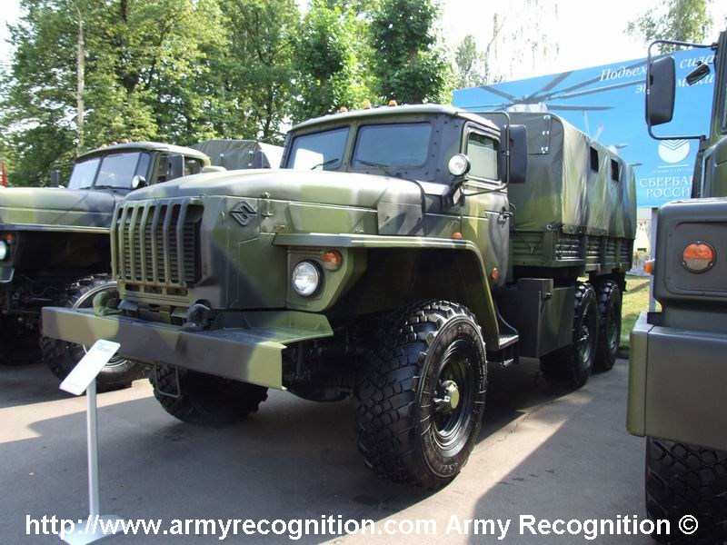 Ural-4320-0710_31_Truck_IDELF_2006_ArmyRecognition_01.JPG