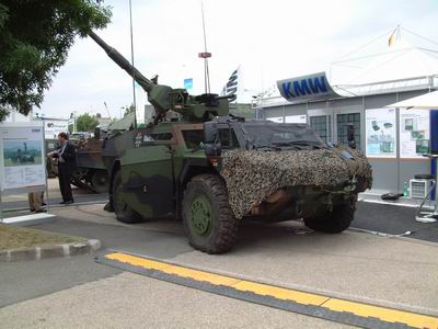 Fennek_Wheeled_Armoured_Vehicle_Eurosatory_2002_Germany_01.JPG