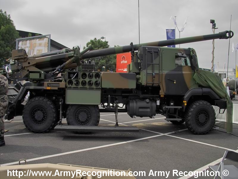 Caesar_Giat_ArmyRecognition_Eurosatory_2006.jpg