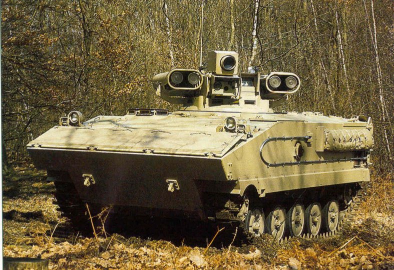 AMX-10_HOT_France_01.jpg