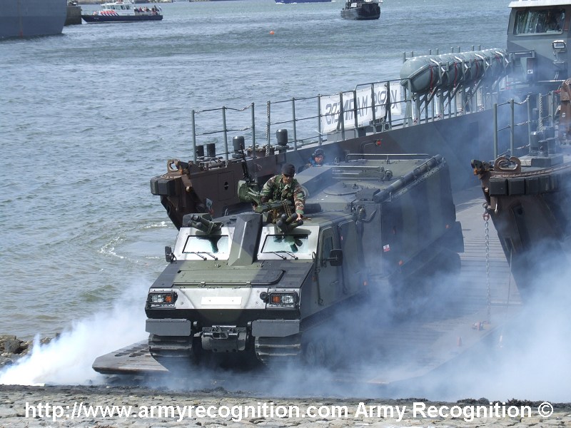 bvs-10_mortar_carrier_korps_mariniers_Dutch_Navy_day_vlootdagen_2007_001.jpg