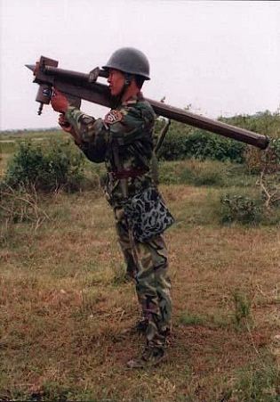 FN-6_portable_air_defense_missile_weapon_system_MANPADS_China_Chinese_army_defense_industry_details_001.jpg