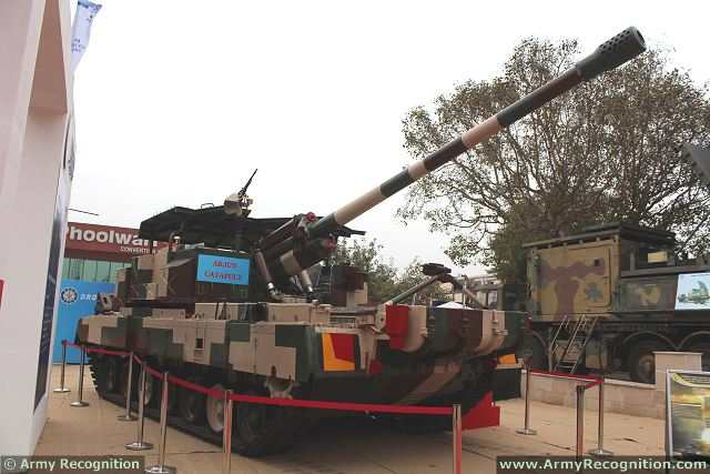 Catapult_Mk-II_Arjun_130mm_tracked_self-propelled_howitzer_India_Indian_defense_industry_Defexpo_2014_001.jpg