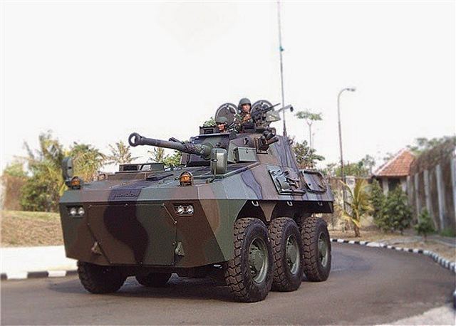 Badak_6x6_fire_support_armoured_vehicle_90mm_turret_CMI_Defence_Pindad_Indonesia_Indonesian_army_005.jpg