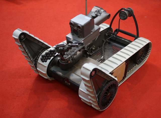Endeavor_Robotics_showcases_its_range_of_Ground_Robots_at_DSA_2016_640_001.jpg