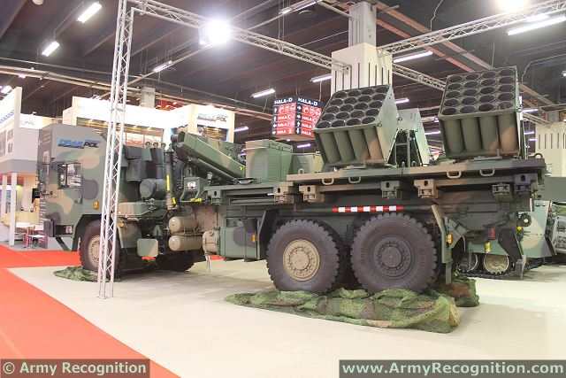 BAOBAB_scattered_mine_laying_platform_HSW_MSPO_2013_Poland_Polish_defense_Industry_002.jpg