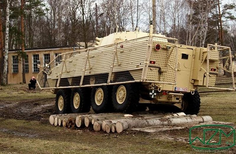 Rosomak_wire_cage_armor_8x8_wheeled_armoured_vehicle_WZM_Poland_polish_army_001.jpg