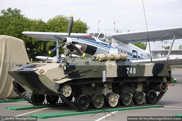 BTR-D_airborne_tracked_armourd_vehicle_personnel_carrier_Russia_Russian_army_defense_industry_640_001.jpg