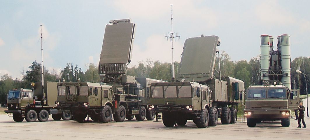 S-400_family_surface_to_air_missile_wheeled_armoured_air_defense_vehicle_Russian_army_Russia_004.jpg