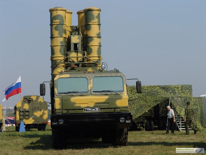 S-400_surface_to_air_missile_wheeled_armoured_air_defense_vehicle_Russian_army_Russia_004.jpg