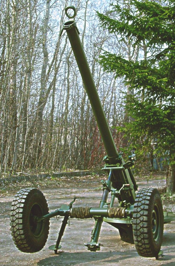 Nona-M1_2B23_semi-automatc_120mm_towed_mortar_tsniitochmash_Russia_Russian_defence_industry_IDEX_2001_003.jpg