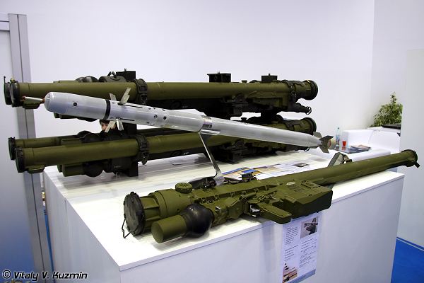 Igla-S_MANPADS_and_Strelets_set_for_firing_of_missiles_of_Igla-type_MANPADS_001.jpg