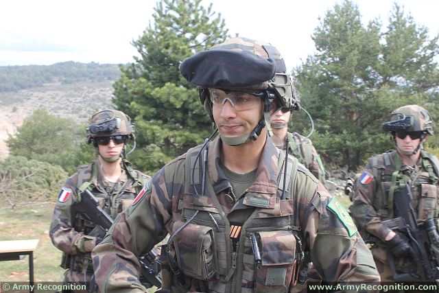 FELIN_SAGEM_future_infantry_soldier_system_Fantassins_Equipements_LIaison_Integres_France_French_army_005.jpg