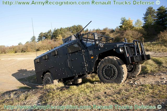 Sherpa_APC_police_wheeled_armoured_vehicle_personnel_carrier_Renault_trucks_defense_France_defence_industry_640.jpg