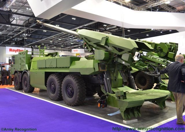 DSEI_2015_Nexter_s_brand_new_8x8_Caesar_self_propelled_howitzer_starring_in_London_640_002.jpg