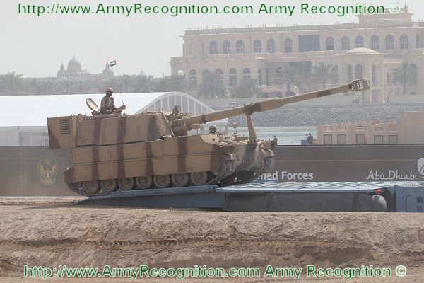 M109_self-propelled_howitzer_United_Arab_Emirates_IDEX_2011_001.jpg