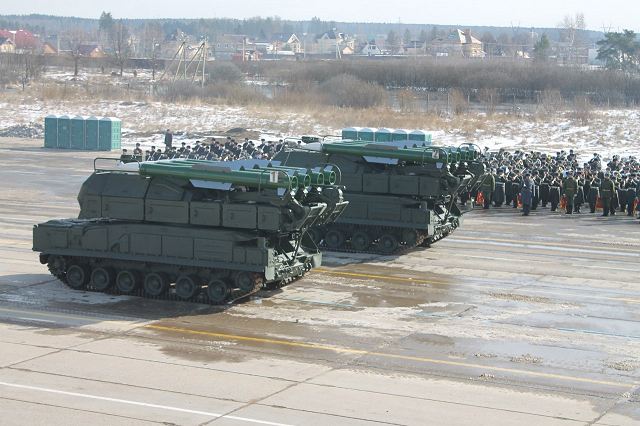 Buk-M2_surface-to-air_defense_missile_system_on_armoured_vehicle__rehearsal_Victory_Day_Parade_Russian_army_april_2014_001.jpg