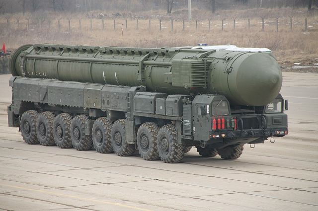 Topol-M_SS-27_Sickle_B_intercontinental_ballistic_missile_rehearsal_Victory_Day_Parade_Russian_army_april_2014_001.jpg